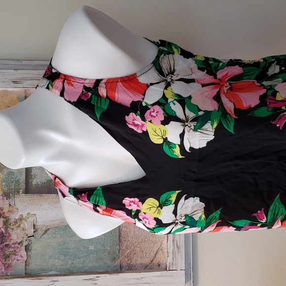 Old Navy Tank - Picture 3 of 6